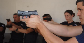 Guardas Municipais recebem aulas práticas de tiro em Taubaté