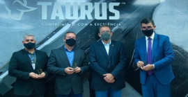 Secretário de Justiça e Superintendente dos Serviços Penitenciários do RS visitam fábrica da Taurus