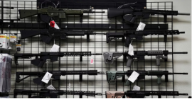 Juiz revoga proibição de posse de armas de assalto na Califórnia que esteve em vigor durante 32 anos